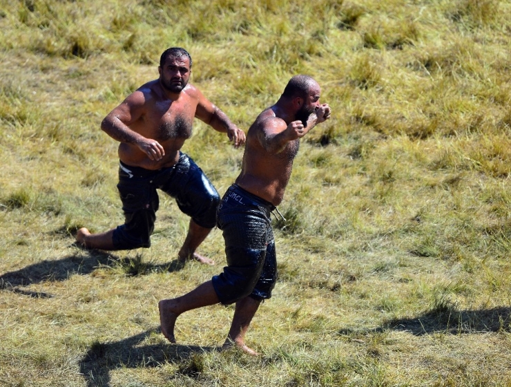 658’inci Tarihi Kırkpınar Yağlı Güreşleri’nde Gerçekleşen Yarı Final Müsabakaları Sonrası Finale Yükselen İsimler Belli Oldu. Er Meydanında Finalin Adı Ali Gürbüz-orhan Okulu Oldu. Altın Kemer Antalya’ya Gidecek.