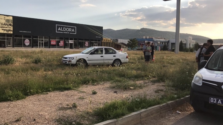 Afyonkarahisar’da 5 Araçlı Zincirleme Trafik Kazası: 4 Yaralı