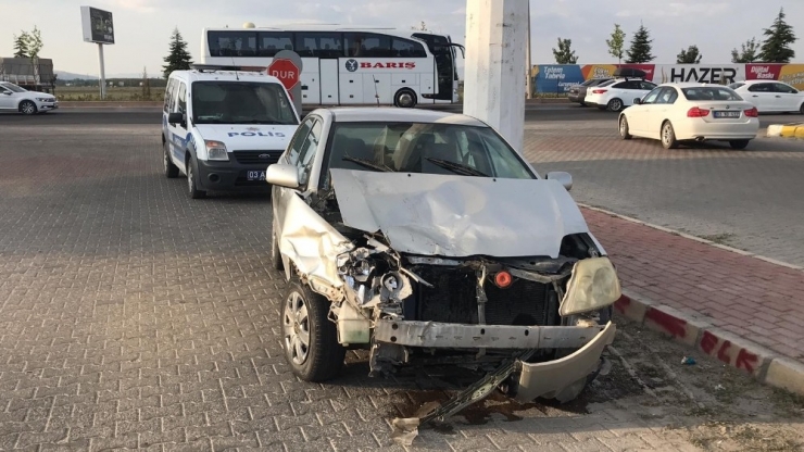 Afyonkarahisar’da 5 Araçlı Zincirleme Trafik Kazası: 4 Yaralı