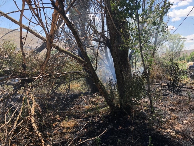 Şuhut’ta Arazide Yangın Çıktı