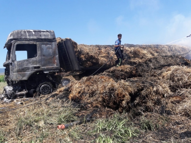 Saman Yüklü Tır Küle Döndü