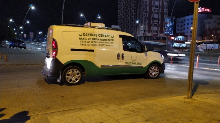 Cezaevinden İzinli Çıktı, Kendisini Bıçaklayan Genci Öldürdü