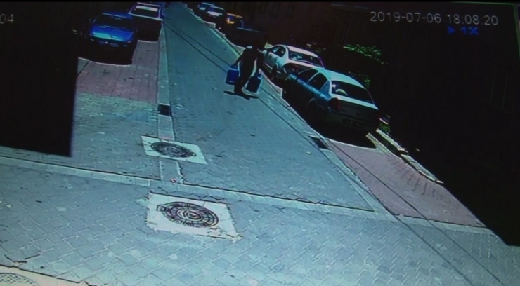 Çaldıkları Tüpleri Polisi Görünce Sokağa Atıp Kaçmak İstediler