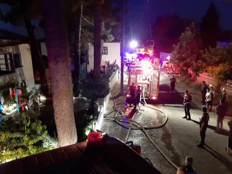 Mutfakta Çıkan Yangın Sonları Oldu: 2 Ölü