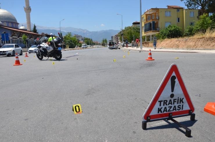 Denizli’de Otomobil İle Motosiklet Çarpıştı: 1 Ölü