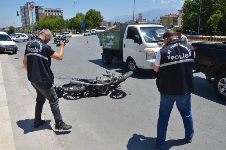 Denizli’de Otomobil İle Motosiklet Çarpıştı: 1 Ölü