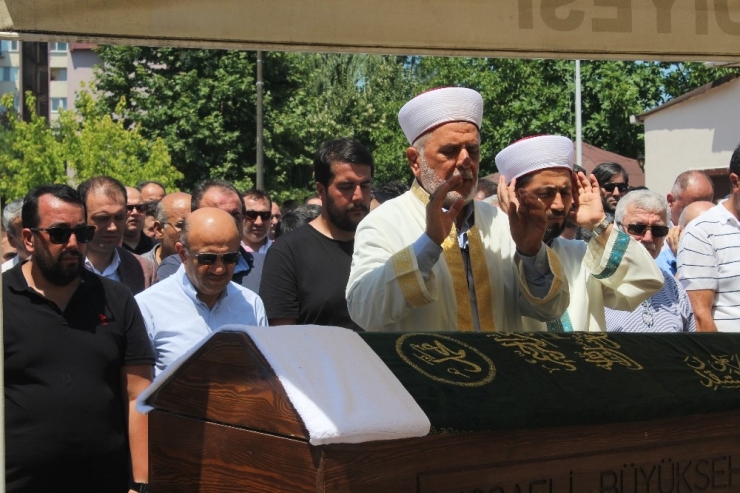 Evinde Asılı Bulunan Eski Müsteşar Yardımcısı Toprağa Verildi