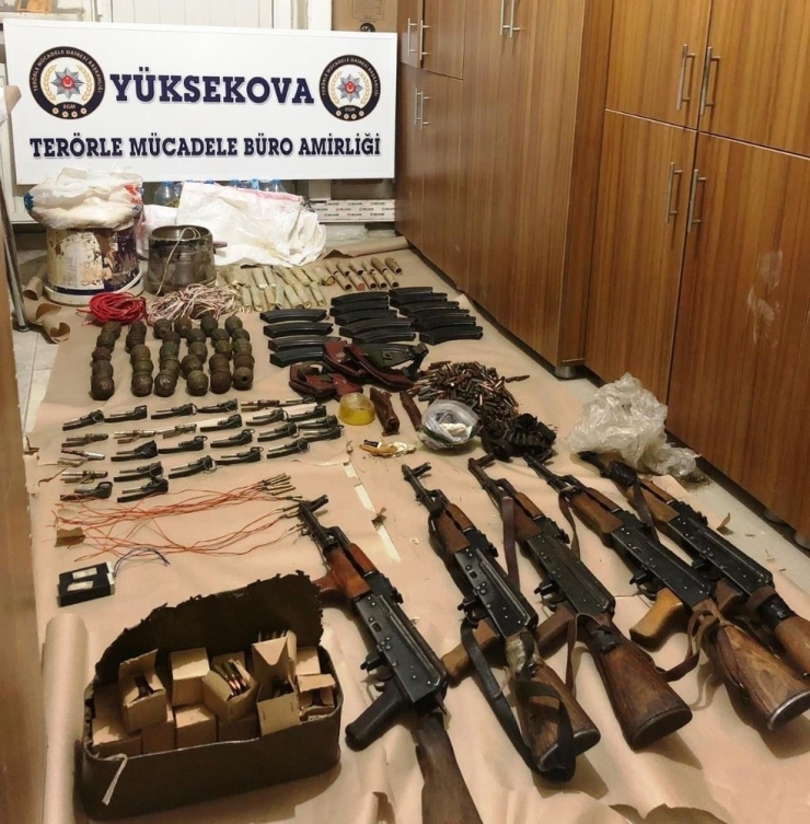 Yüksekova’da Çok Sayıda Silah Ve Patlayıcı Madde Ele Geçirildi