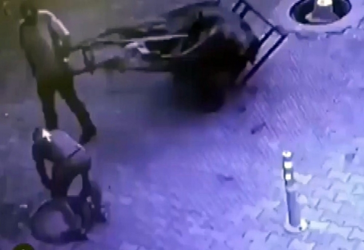 Hatay’da Rögar Kapağı Hırsızları Kamerada