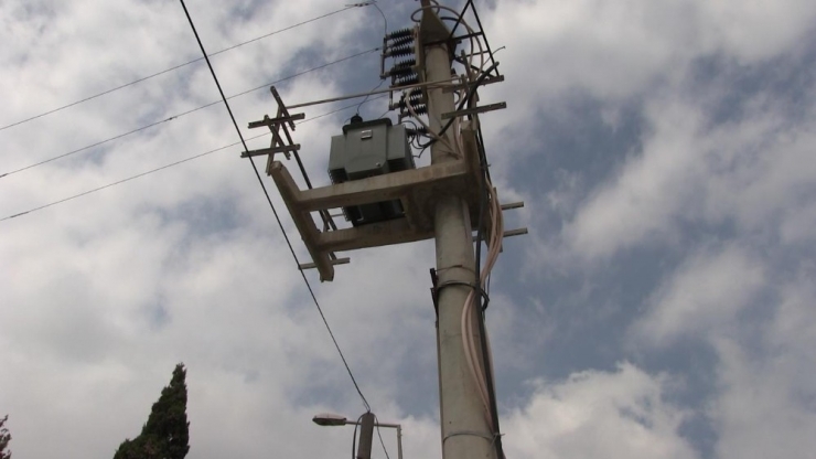 Yıllardır Bitmeyen Elektrik Kesintilerine İsyan Ettiler