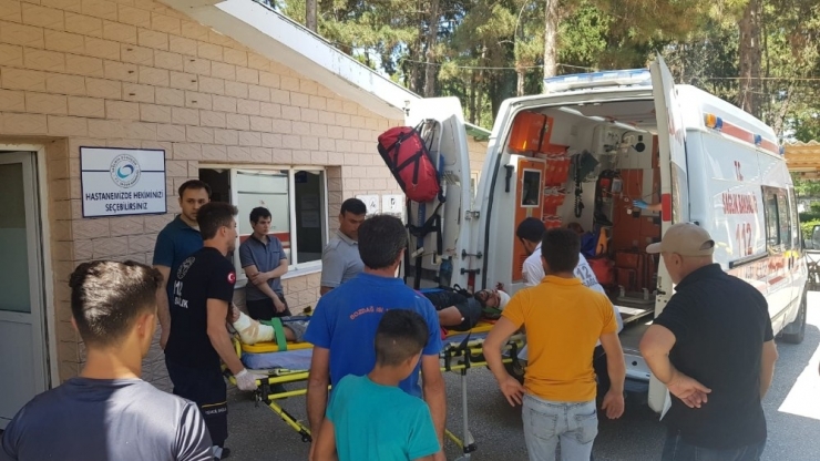 Elektrik Akımına Kapılarak İkinci Kattan Düşen Genç Ağır Yaralandı