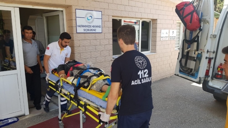 Elektrik Akımına Kapılarak İkinci Kattan Düşen Genç Ağır Yaralandı