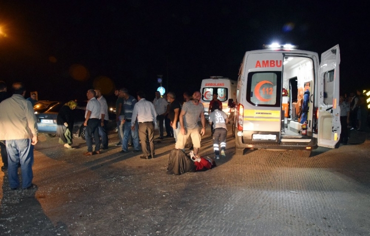 Panelvan İle Otomobil Çarpıştı: 2’si Ağır 5 Yaralı