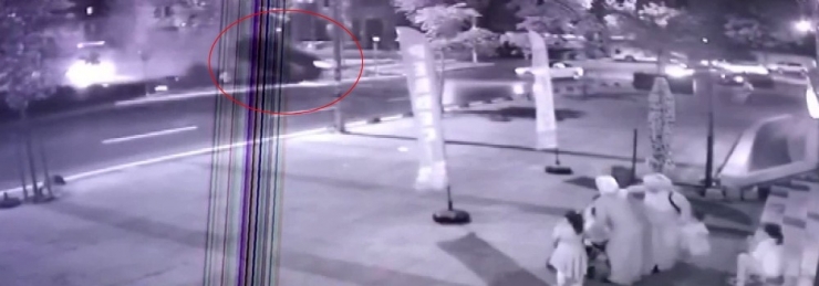 Sancaktepe’de Otomobilin Kaldırıma Uçarak Yayaların Arasına Daldığı Feci Kaza Kamerada