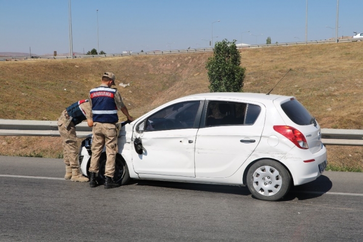 Sivas’ta Trafik Kazası: 3 Yaralı