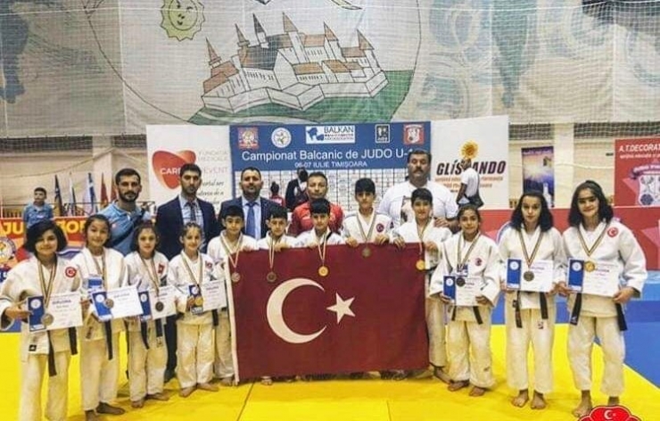 Yunusemreli Sporcu Balkan 3’üncüsü Oldu