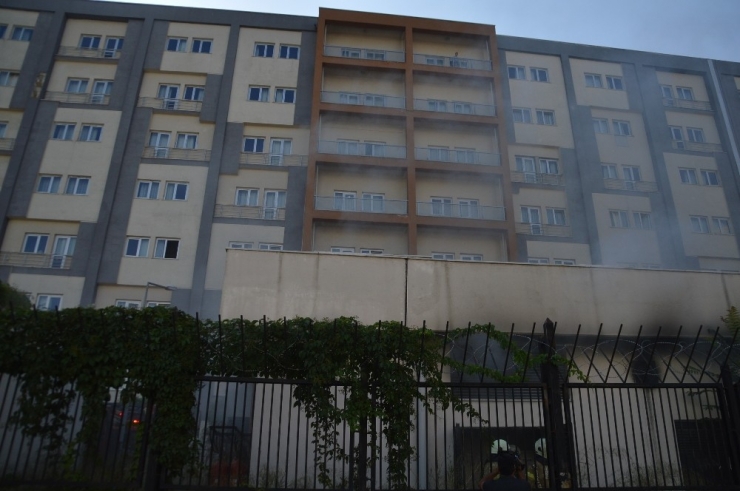 Yurt Bahçesinde Bulunan Elektrik Trafosunda Yangın Çıktı