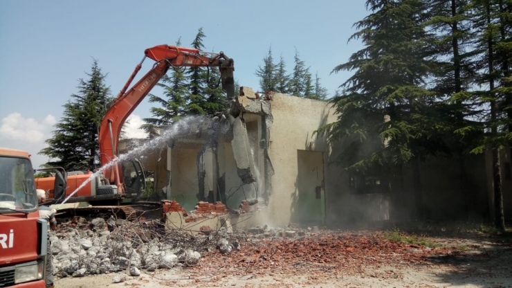 Eskişehir’de Metruk Binalarla Mücadele Sürüyor