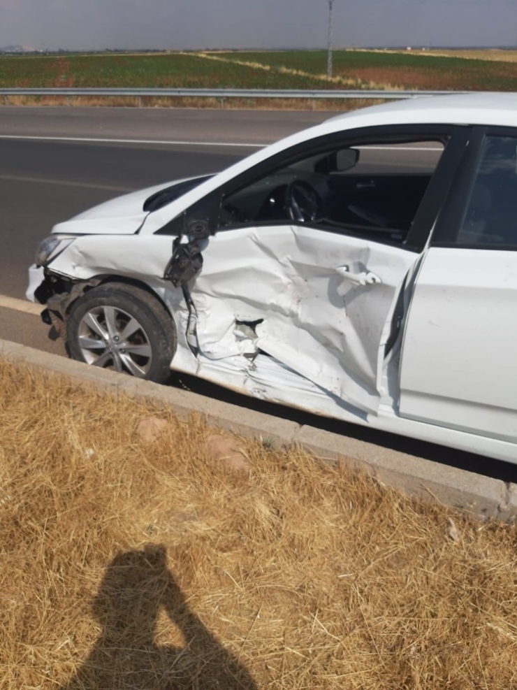 İki Otomobil Çarpıştı: 4 Yaralı