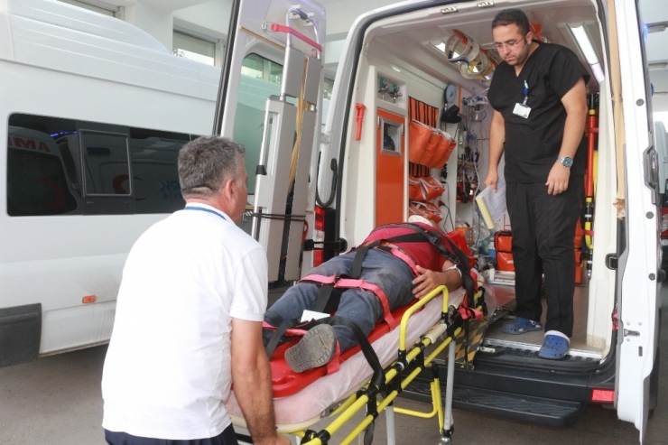 İki Otomobil Çarpıştı: 4 Yaralı