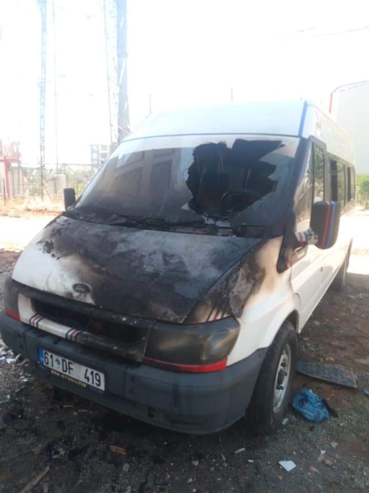 Park Halindeki Minibüs Yandı