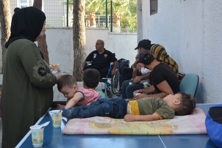 Ayvalık’ta 36 Göçmen Jandarmanın Dikkati Sayesinde Yakalandı