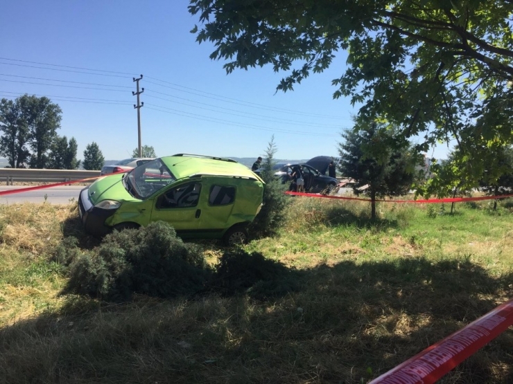 Hafif Ticari Araç Tarlaya Uçtu: 1 Yaralı