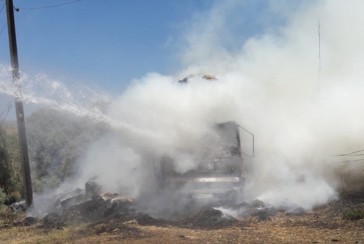 Saman Yüklü Kamyon Kül Oldu