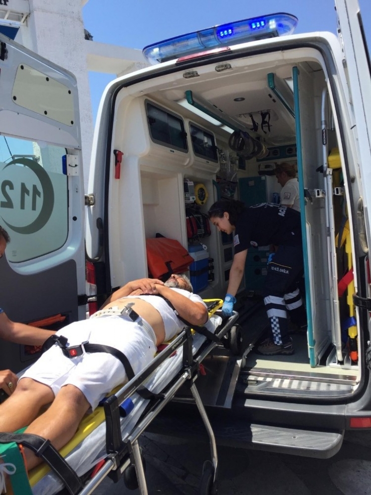 Denizde Rahatsızlanan Kaptanın İmdadına Deniz Polisi Yetişti