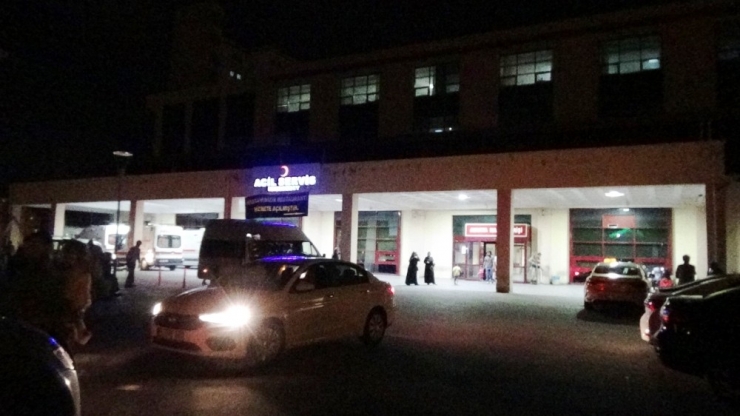 Kaza Yapan Araçta Kimyasal Madde Şüphesiyle Hastanenin Acili Kapatıldı