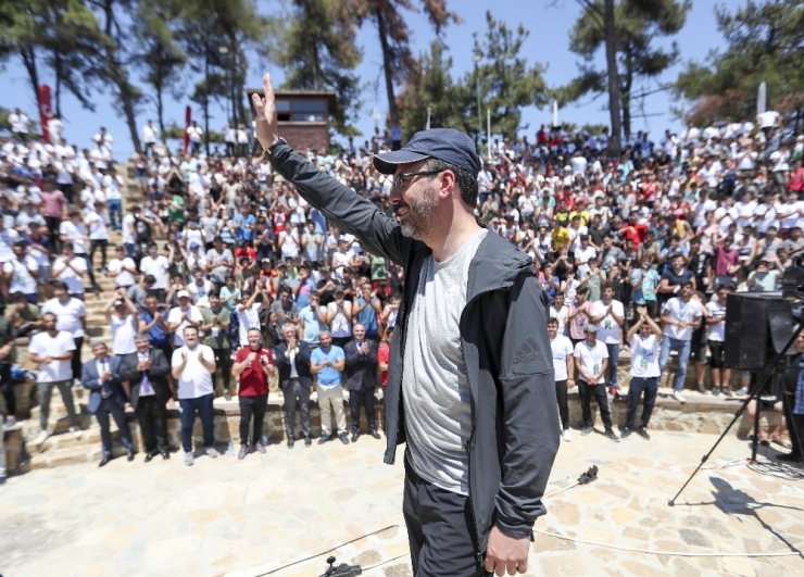 Bakan Kasapoğlu Doğa Kampında Gençlerle Buluştu