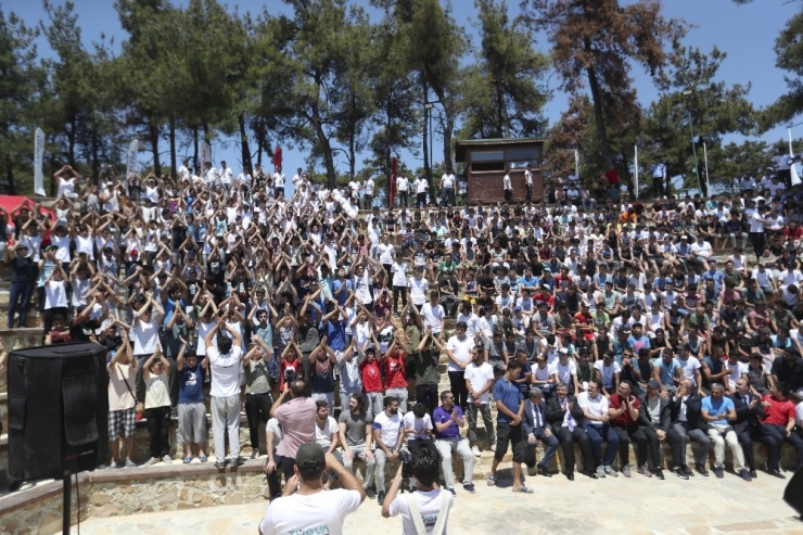 Bakan Kasapoğlu Doğa Kampında Gençlerle Buluştu