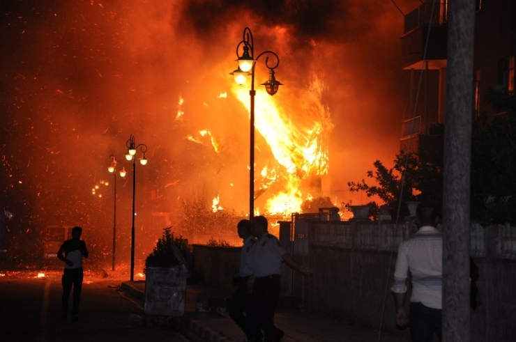 Reyhanlı’da Boya Deposundaki Yangında 7 Kişi Yaralandı