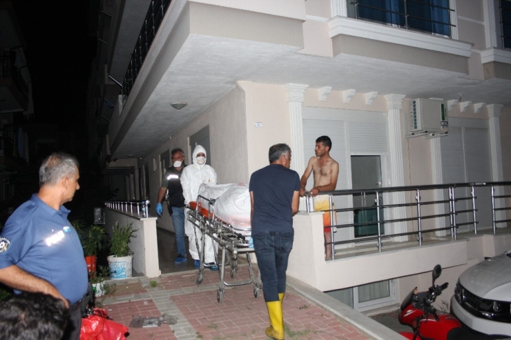 Kötü Koku Komşuları Harekete Geçirdi, Yatağında Ölü Bulundu