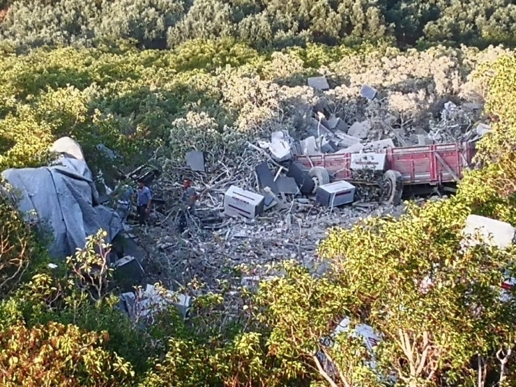 Tır Yüz Metrelik Uçurumdan Böyle Uçtu