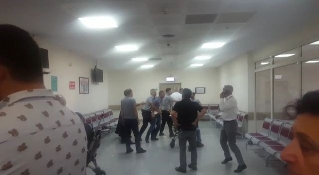 Hasta Yakınları Güvenlik Görevlilerine Saldırdı