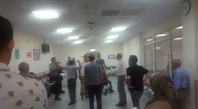 Hasta Yakınları Güvenlik Görevlilerine Saldırdı
