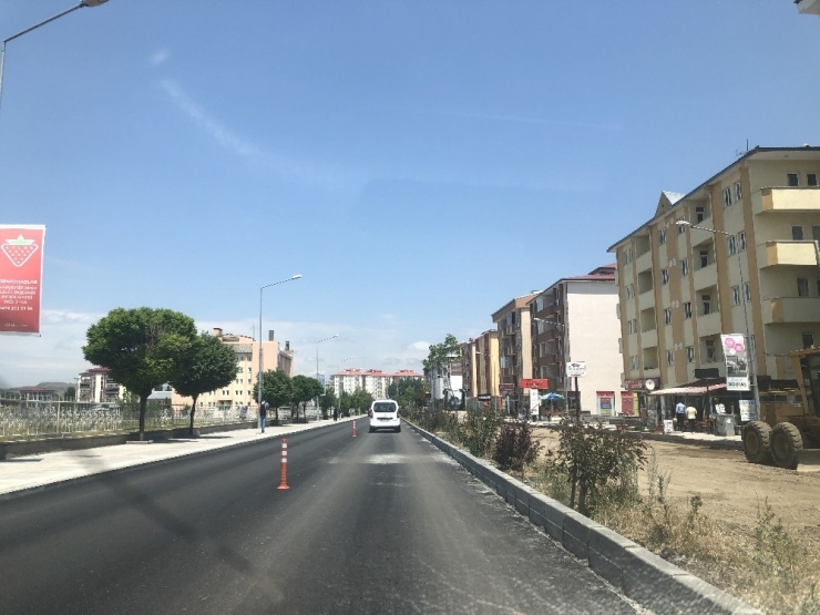 Kars’ta Şehiriçi Yolları Karayolları Yapıyor