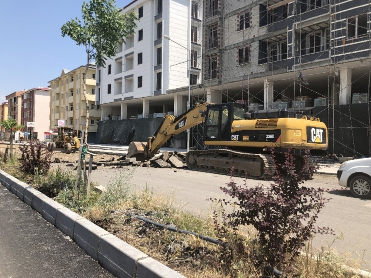 Kars’ta Şehiriçi Yolları Karayolları Yapıyor