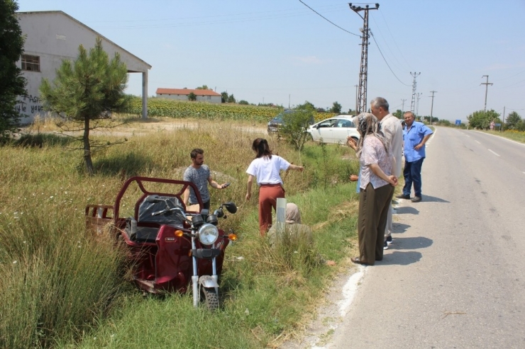 Elektrikli Triportör Devrildi: 2 Yaralı