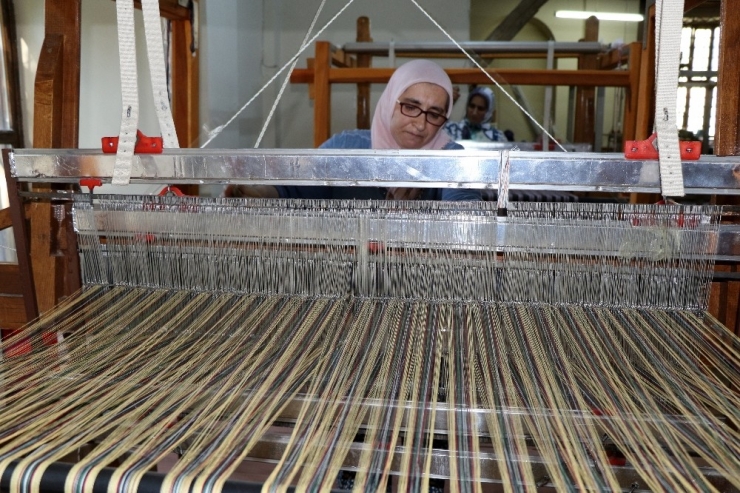 Gazenne Dokuması Kadınlara Hem Meslek Hem De Gelir Kapısı Oluyor