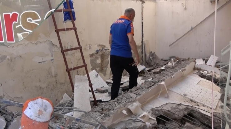 Kestiği Kolonun Altında Kalmaktan Son Anda Kurtuldu