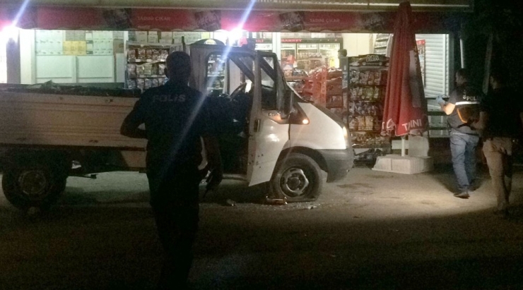 Kamyonete Kurşun Yağdırdılar: 1 Ölü, 1 Yaralı