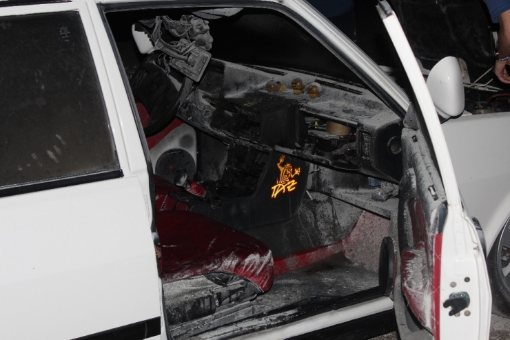 Menteşe’de Park Halindeki Araç Yandı