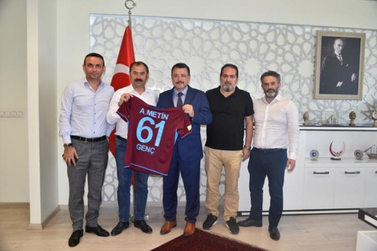Başkan Genç’ten Trabzonspor‘a 1461 Bilet Jesti