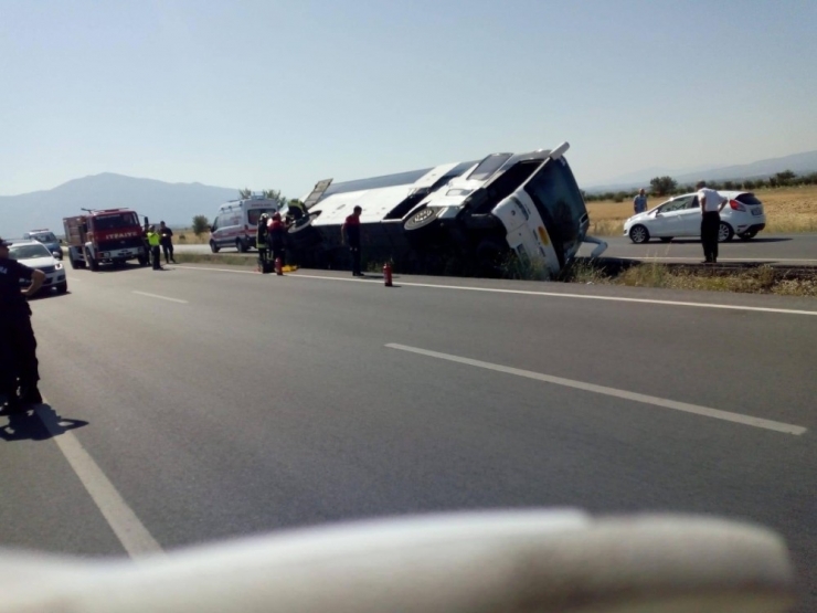Turistleri Taşıyan Tur Otobüsü Kaza Yaptı: 4 Yaralı