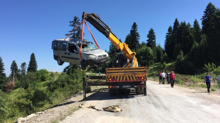 Cenaze Yolunda Kaza: 1 Ölü, 4 Yaralı