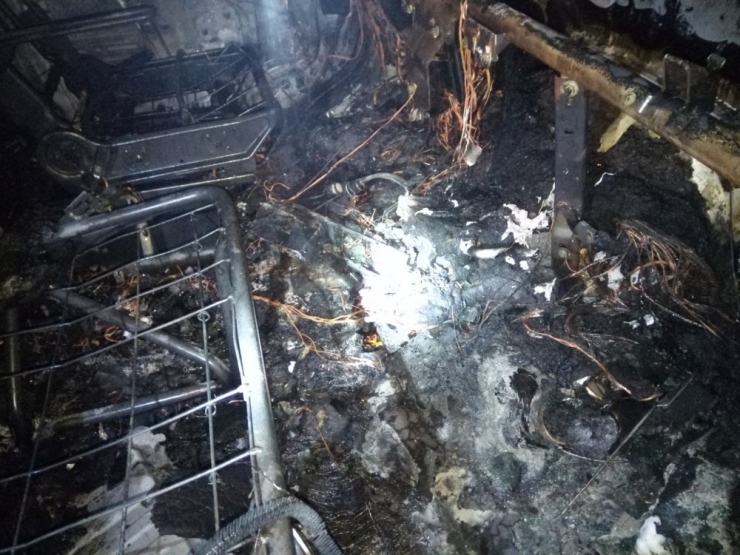 Park Halindeki Kamyonet Cayır Cayır Yandı