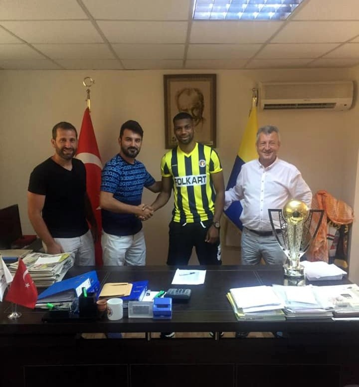 Menemenspor’dan İki İmza