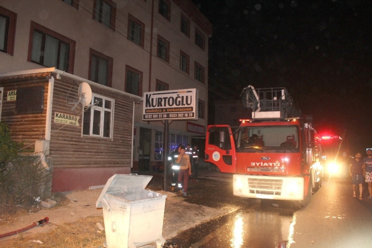 Mobilya Atölyesinde Çıkan Yangın Korkuttu